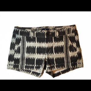 🌲American Eagle Outfitters Tribal Shorts Size 2